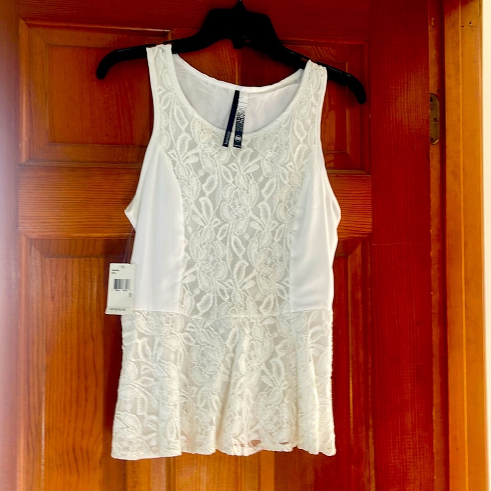 NWT WOMENS LACE TOP